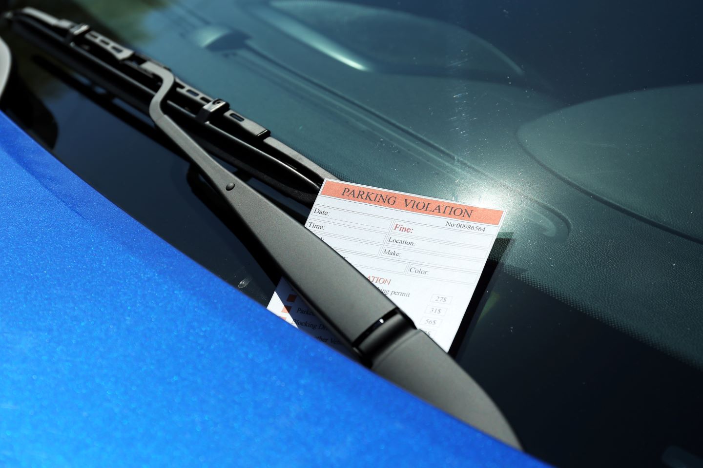 photo of parking violation ticket on a car windshield